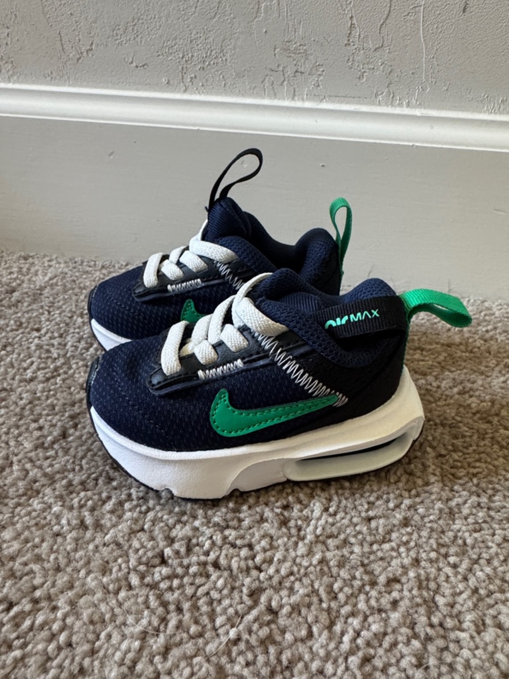 Nike Kids Air Max Sneaker in Navy and Green